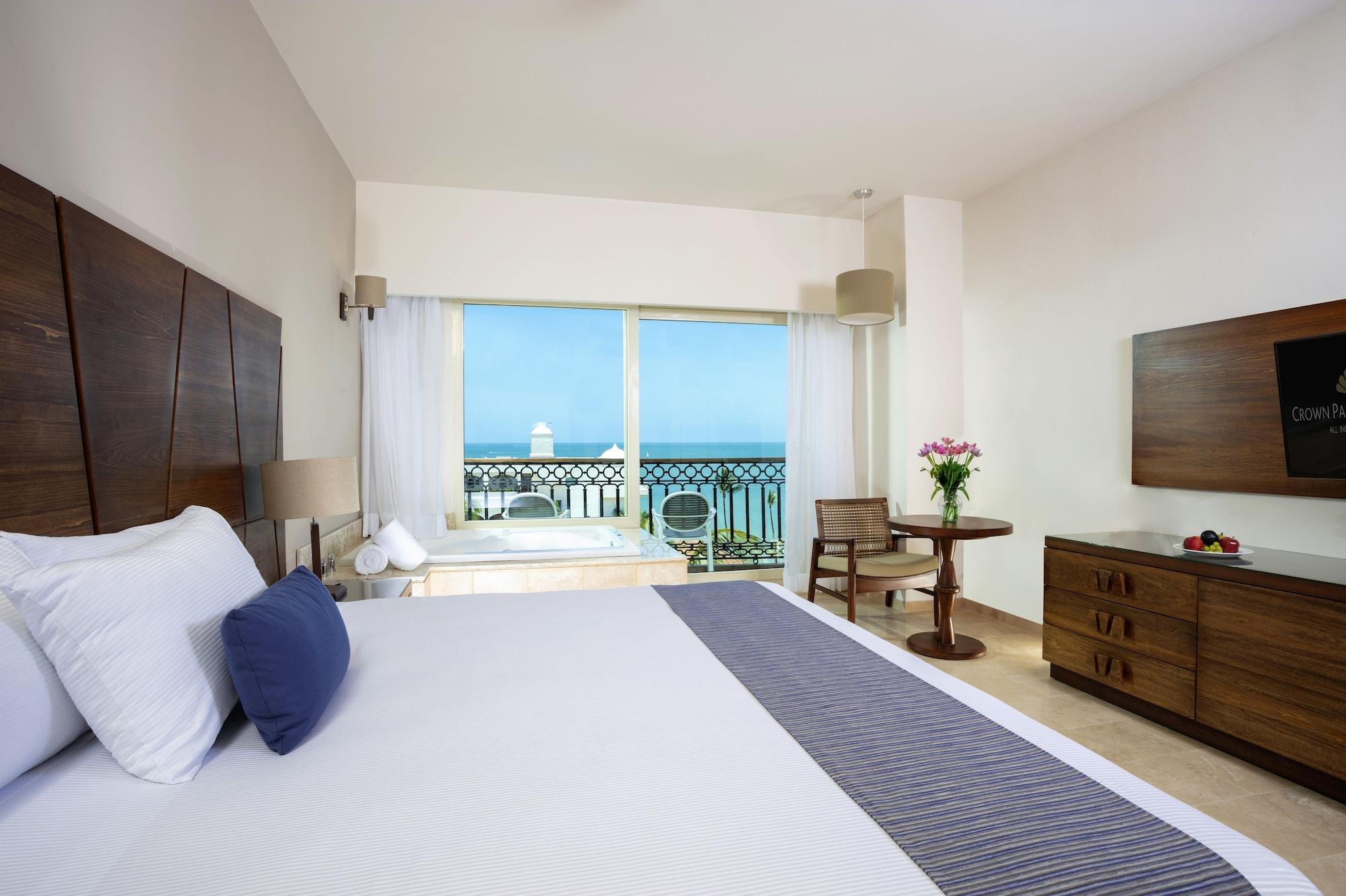 Crown Paradise Golden All Inclusive Resort - Adults Only Puerto Vallarta Exterior foto A room at the Iberostar Grand Hotel at Playa Paraíso