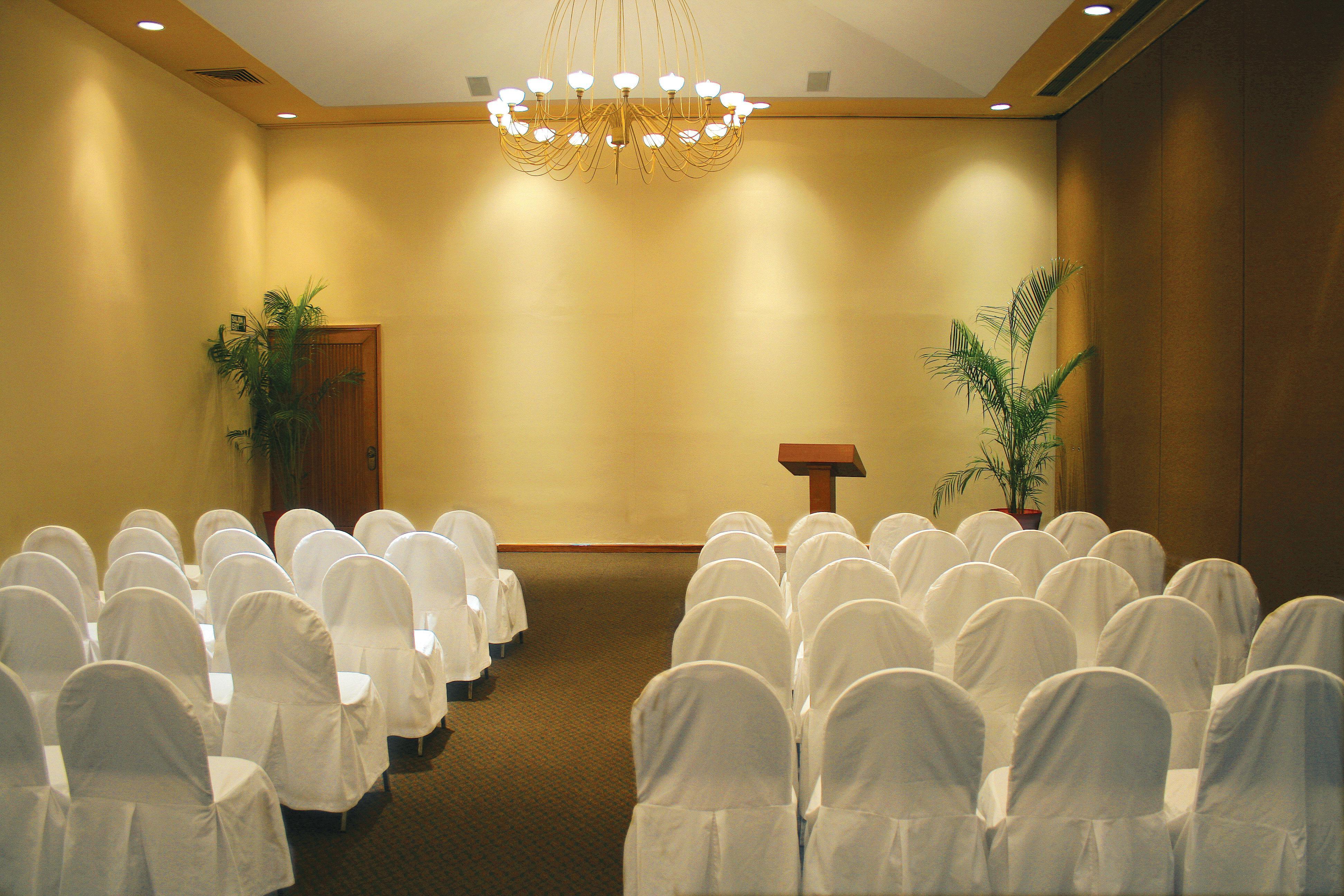 Crown Paradise Golden All Inclusive Resort - Adults Only Puerto Vallarta Exterior foto A meeting room at the hotel