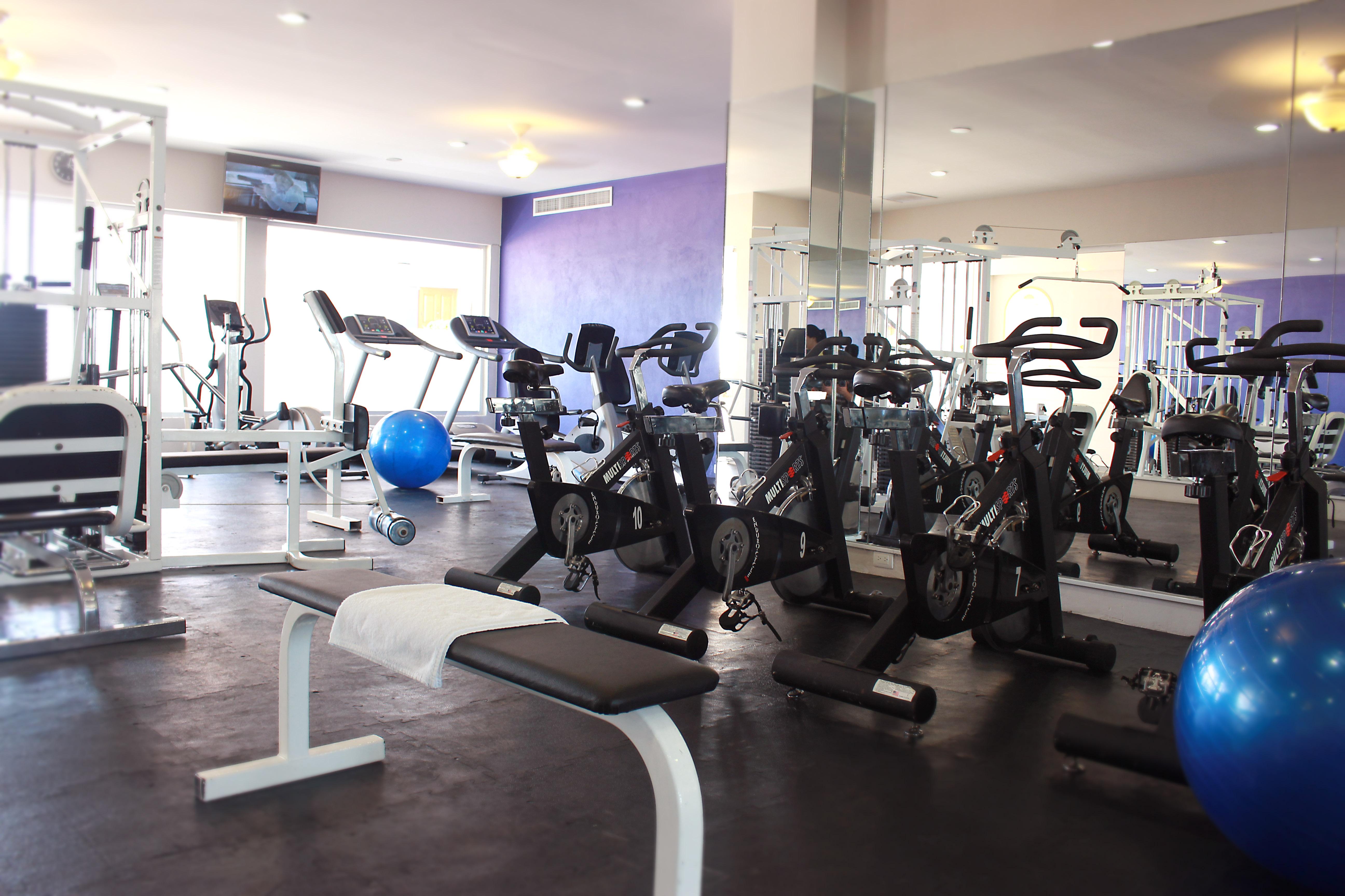 Crown Paradise Golden All Inclusive Resort - Adults Only Puerto Vallarta Exterior foto A gym in a hotel