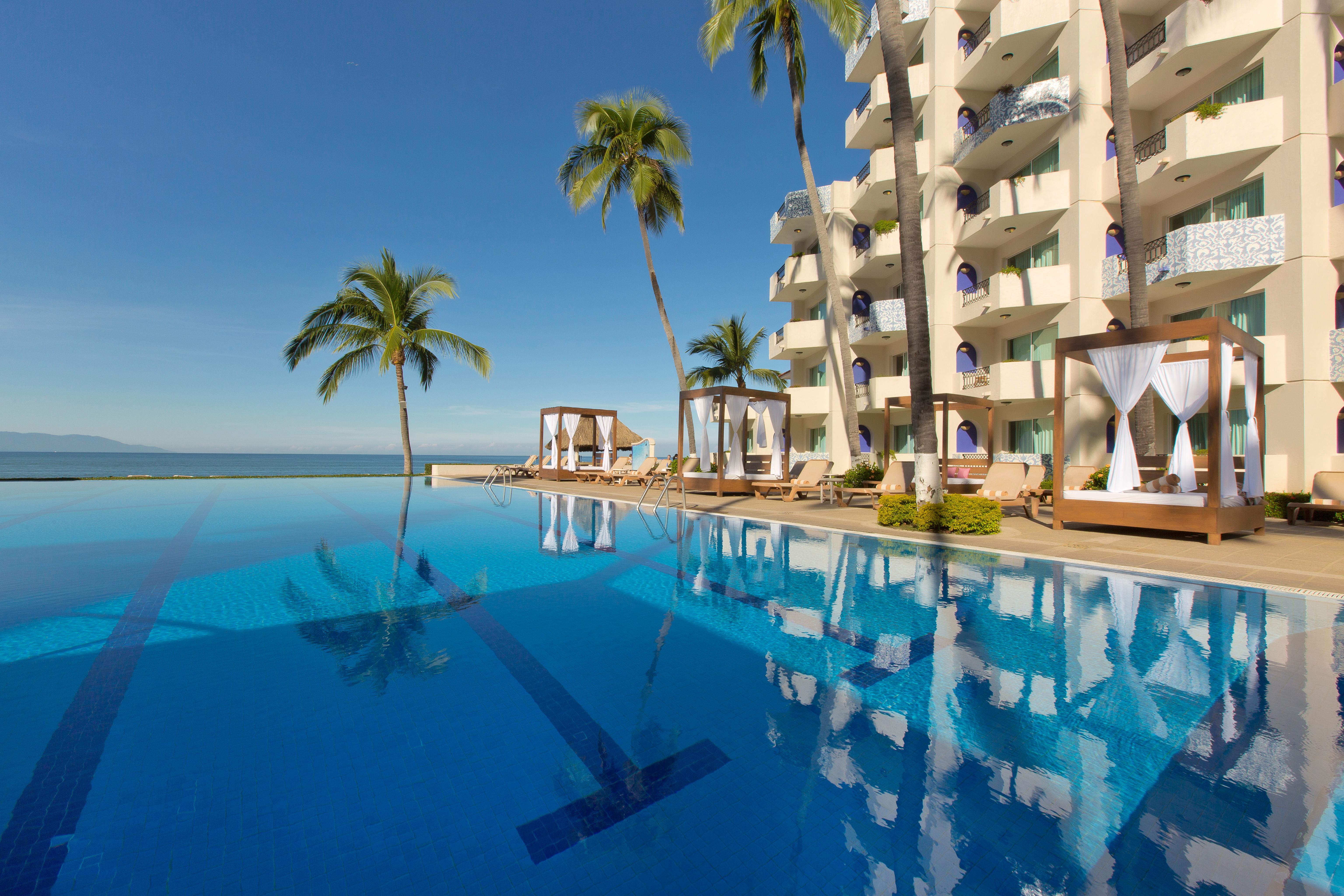 Crown Paradise Golden All Inclusive Resort - Adults Only Puerto Vallarta Exterior foto Infinity pool at the Hard Rock Hotel Vallarta