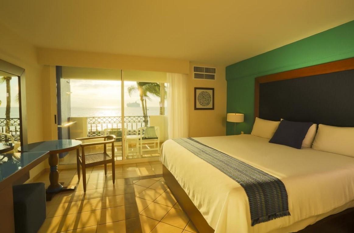 Crown Paradise Golden All Inclusive Resort - Adults Only Puerto Vallarta Exterior foto A room at the Iberostar Grand Hotel at Playa Paraíso, Tenerife