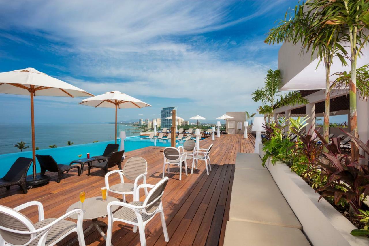 Crown Paradise Golden All Inclusive Resort - Adults Only Puerto Vallarta Exterior foto Rooftop pool at the hotel